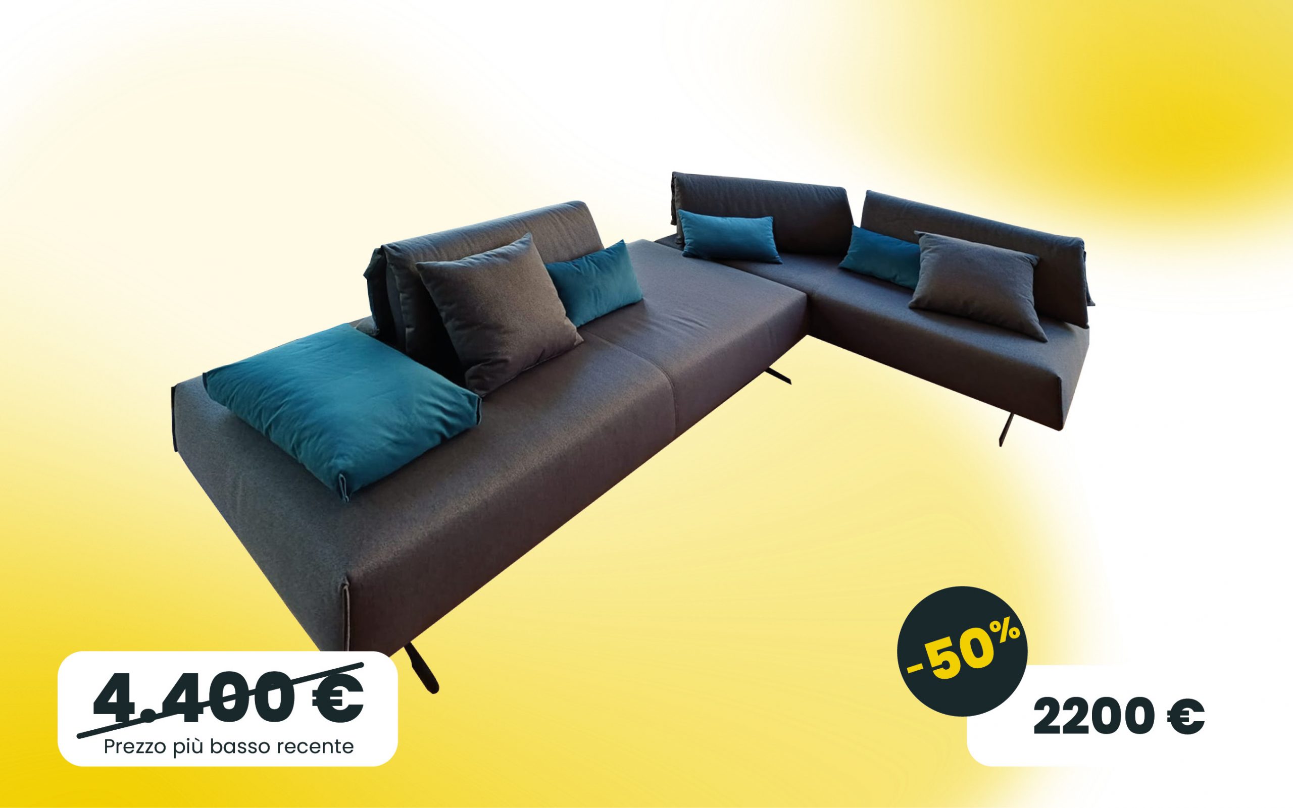 Divano Abbraccio collezione LeComfort in tessuto grigio con cuscino traslabili